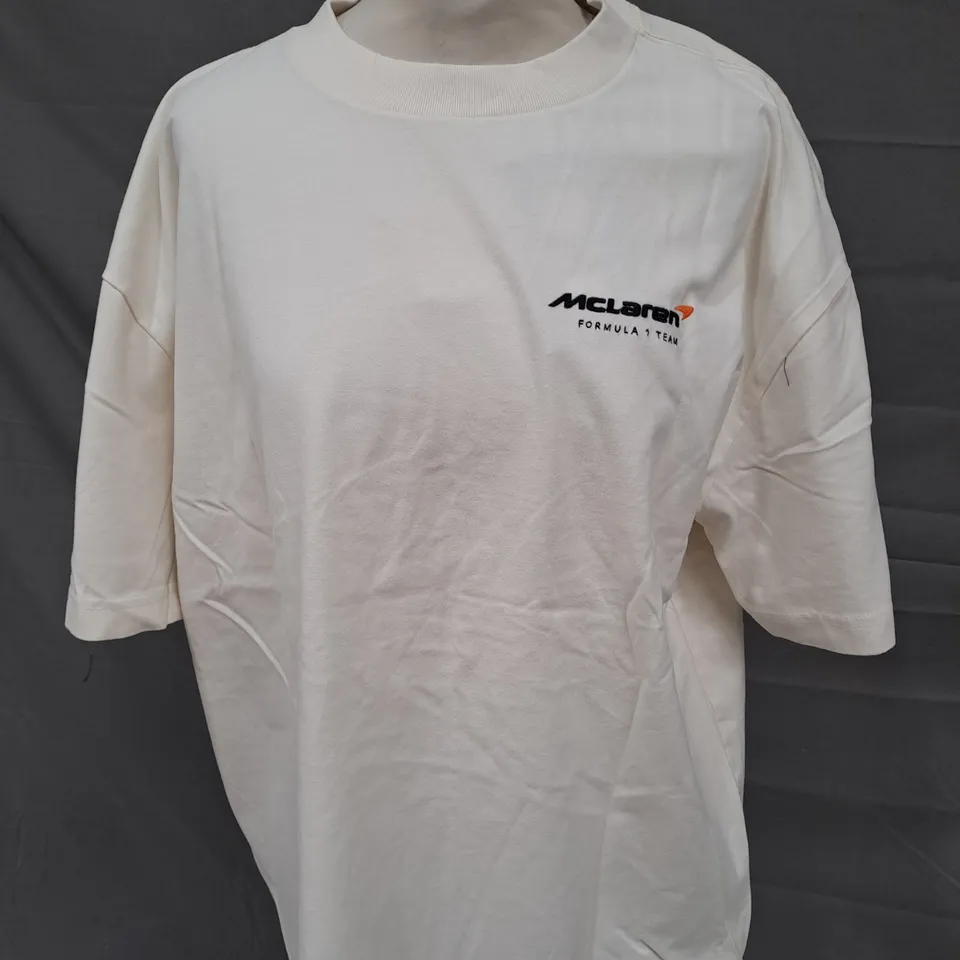 HOLLISTER MCLAREN FORMULA 1 EVOLUTION T-SHIRT IN OFF WHITE SIZE LARGE