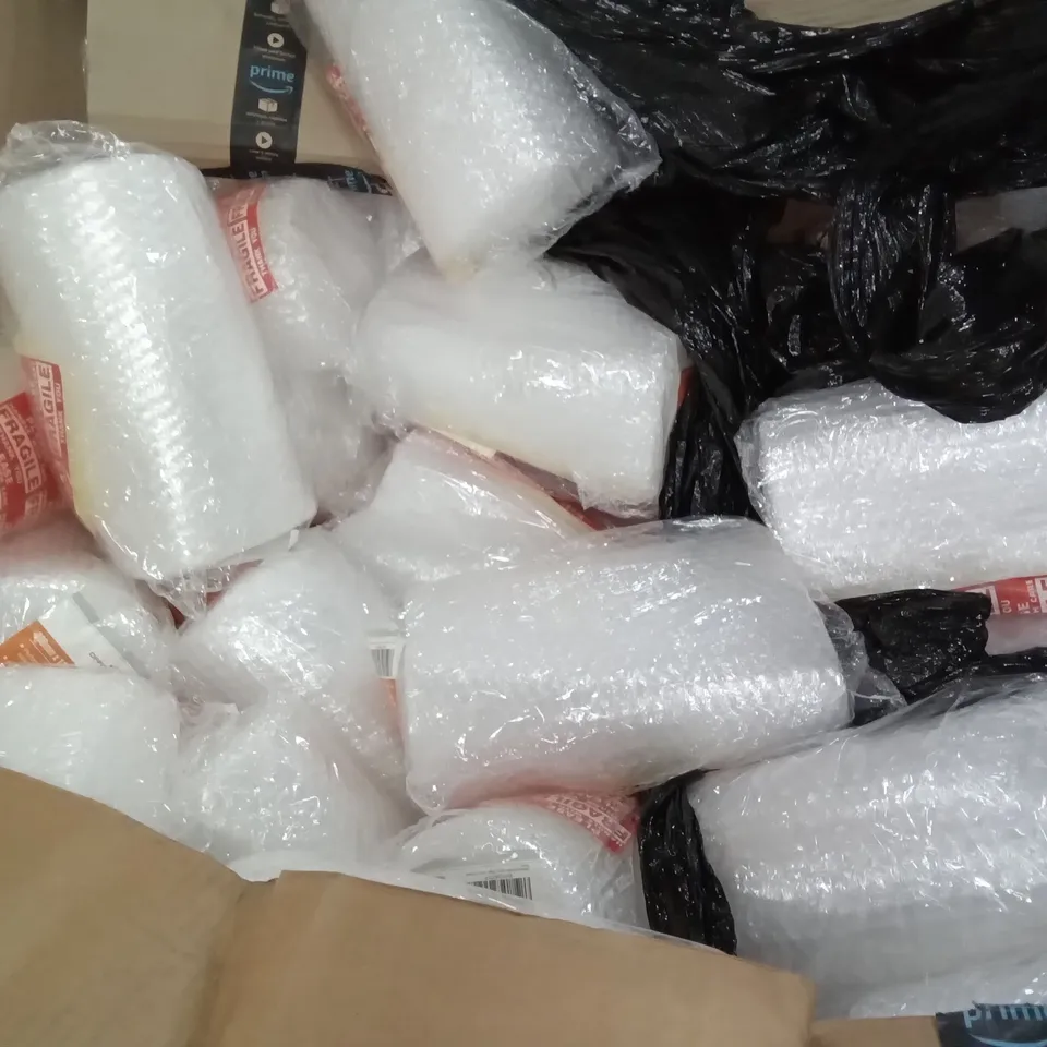 PALLET OF ASSORTED ITEMS INCLUDING DELONGHI 4 SLICE TOASTER, OUTDOOR HIKING BACKPACKS, OFFITECTURE 300MM BUBBLE WRAP ROLL