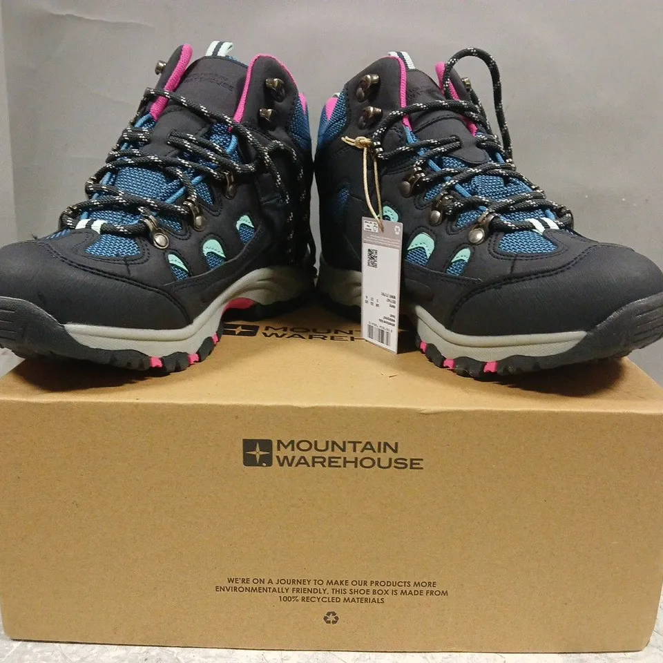 BOXED PAIR OF MOUNTAIN WAREHOUSE ADVENTURER KID'S WATERPROOF BOOTS IN NAVY SIZE UK 5