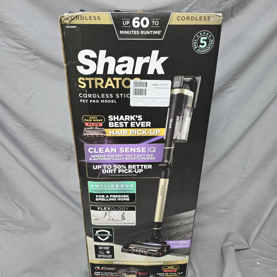 SHARK STRATOS CORDLESS VACUUM W/ ANTI HAIR WRAP & CLEAN SENSE IQ IZ400UKT