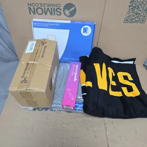 APPROXIMATELY 15 ASSORTED HOUSEHOLD PRODUCTS TO INCLUDE HONEY JARS, WOLVERHAMPTON WANDERERS TOWEL, SPACE GOODS FROTHER, ETC - COLLECTION ONLY