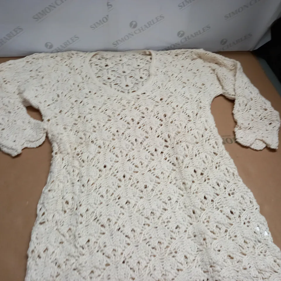 LOT OF 17 BAGGED AS NEW CREAM TEXTURED JUMPERS - ALL SIZE 1