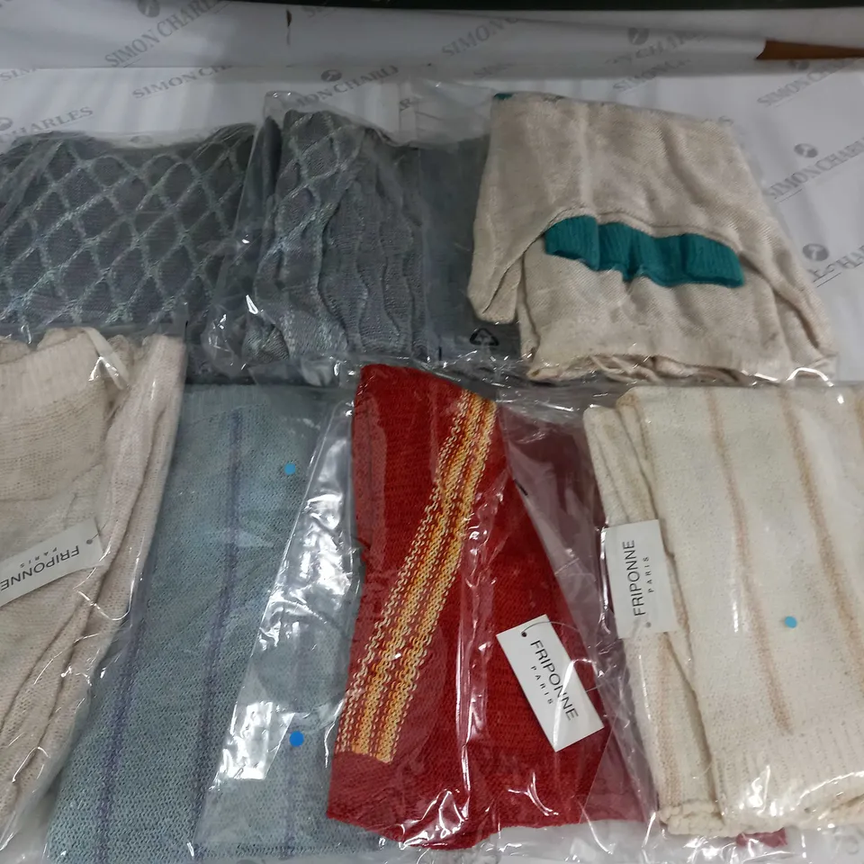 LOT OF 6 ASSORTED KNITWEAR CLOTHING ITEMS - VARIOUS SIZES