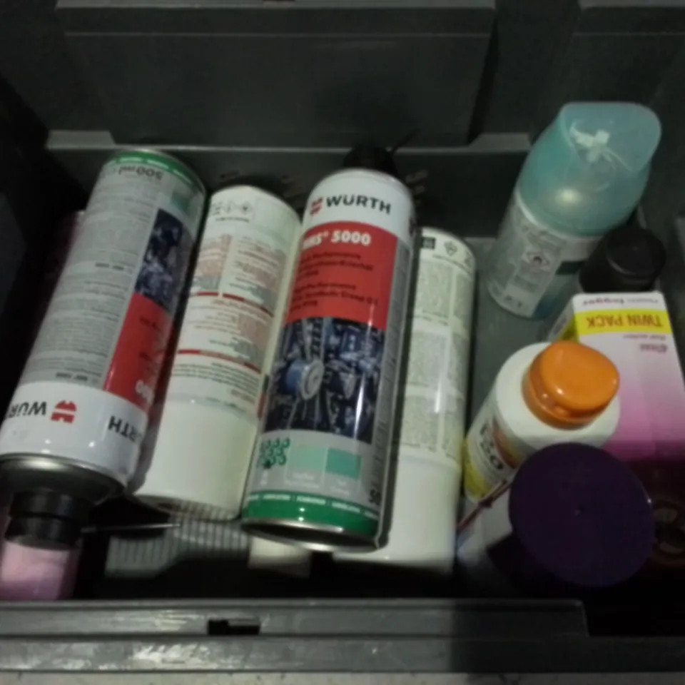 LOT OF 18 ASSORTED AEROSOLS TO INCLUDE DEODORANTS, BLACK PAINT AND CREEP OIL / COLLECTION ONLY