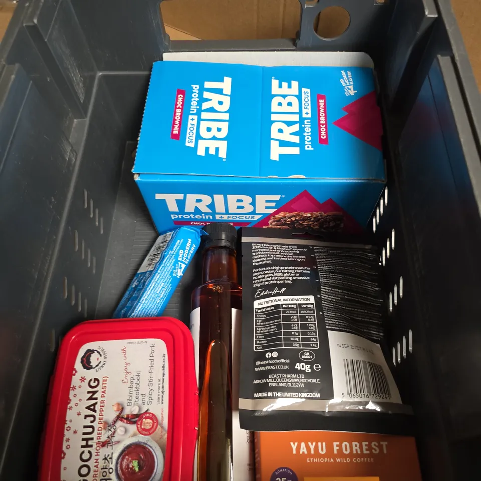 APPROXIMATELY 10 ASSORTED FOOD ITEMS INCLUDING TRIBE PROTEIN BARS AND BEAST BILTONG 