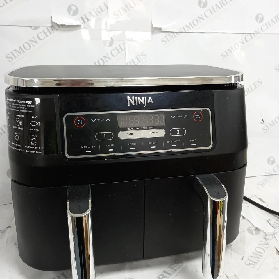 BOXED NINJA FOODI DUAL ZONE AIRFRYER AF300UK