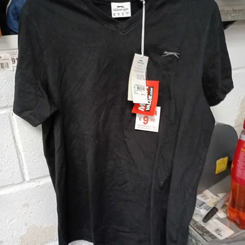 SLAZENGER BLACK V-NECK T-SHIRT – TAG ATTACHED SIZE M