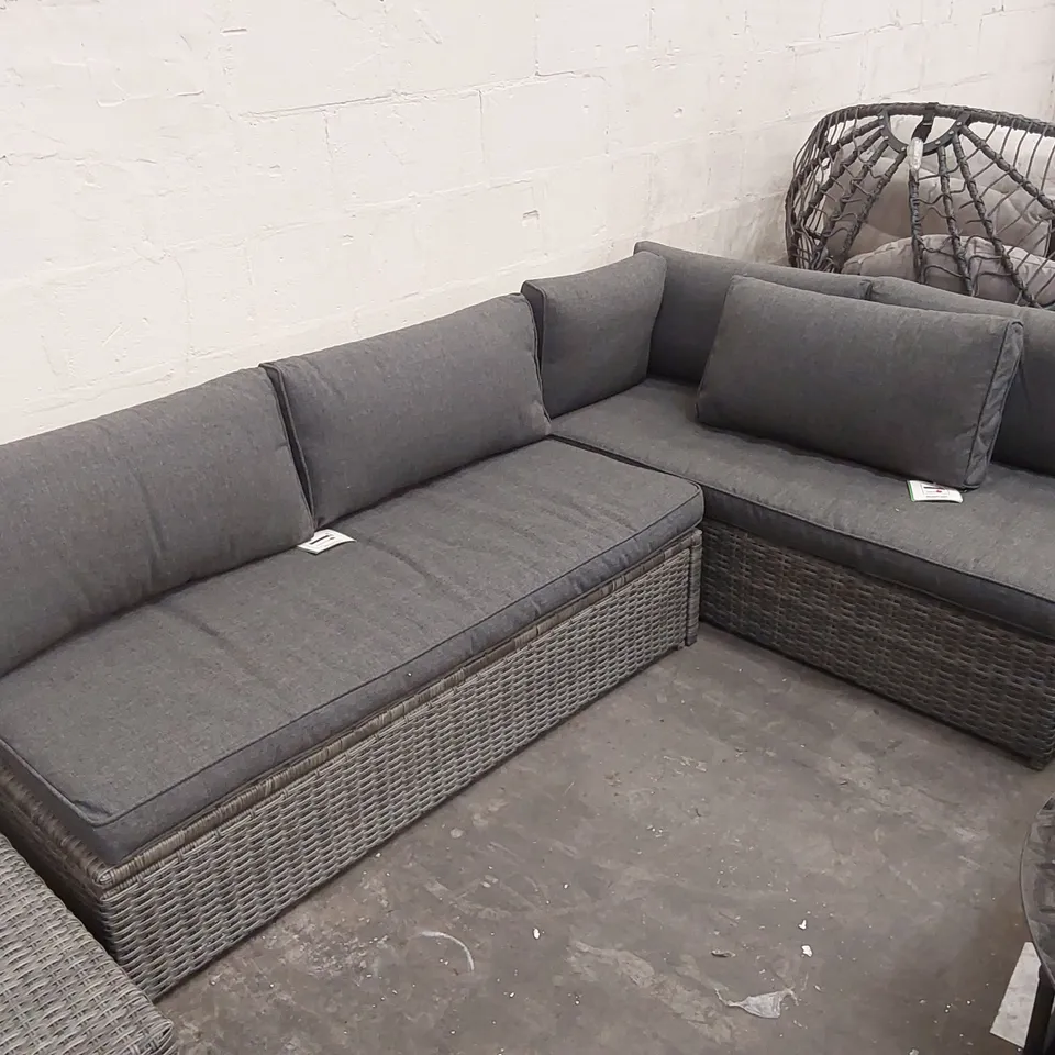 GARDEN AND PATIO OUTDOOR RATTAN CORNER SOFA WITH CUSHIONS 