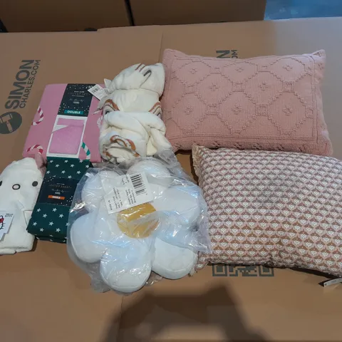 BOX OF APPROXIMATELY 10 ASSORTED BEDDING AND SOFT FURNISHING ITEMS TO INCLUDE - THROW PILLOWS - DUVET SETS - THROW BLANET ETC.