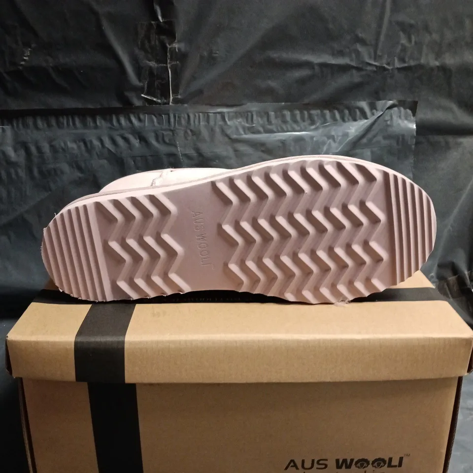 AUS WOOLI AUSTRALIA PINK SUEDE ANKLE BOOTS SIZE 9