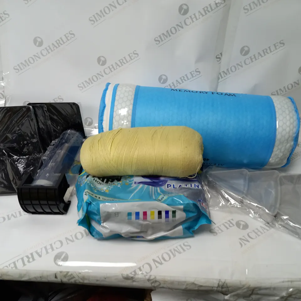 BOX OF ASSORTED HOUSEHOLD ITEMS TO INCLUDE PILLOWS, COVERS, TRAYS ETC 