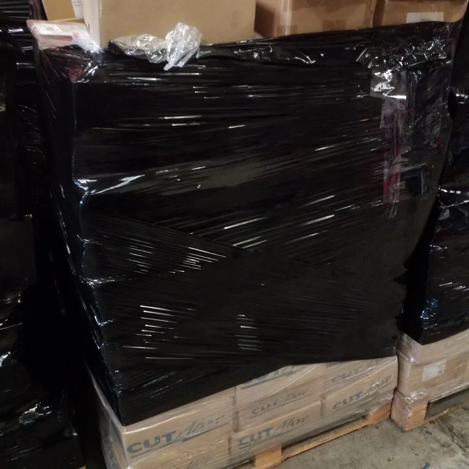 PALLET CONTAINING LARGE QUANTITY OF ASSORTED GREETINGS CARDS