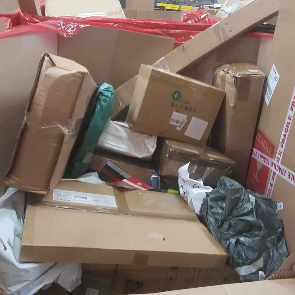 PALLET CONTAINING A LARGE QUANTITY OF ASSORTED ITEMS INCLUDING: HASVREOG KITCHEN FAUCET, TELESCOPING, TOILET AUGER, ELHO PLANTER ECT