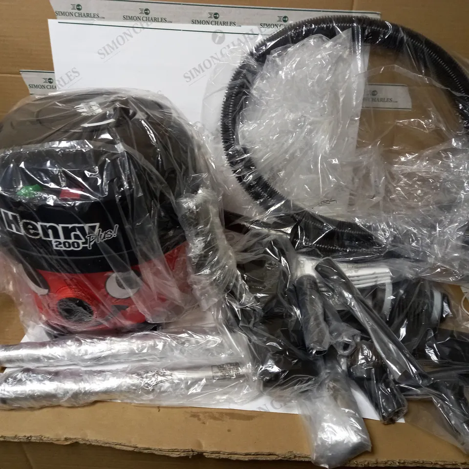 NUMATIC HENRY PLUS 200 VACUUM