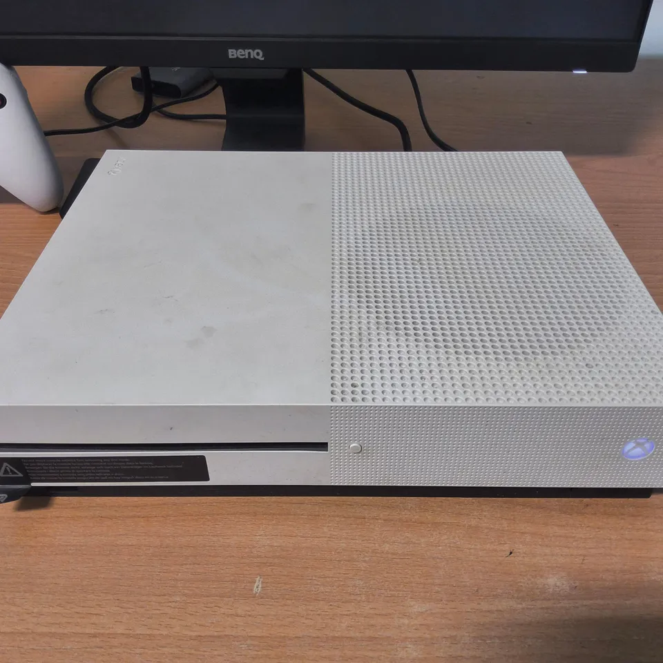 BOXED XBOX ONE 500GB DISC EDITION CONSOLE WITH CONTROLLER 
