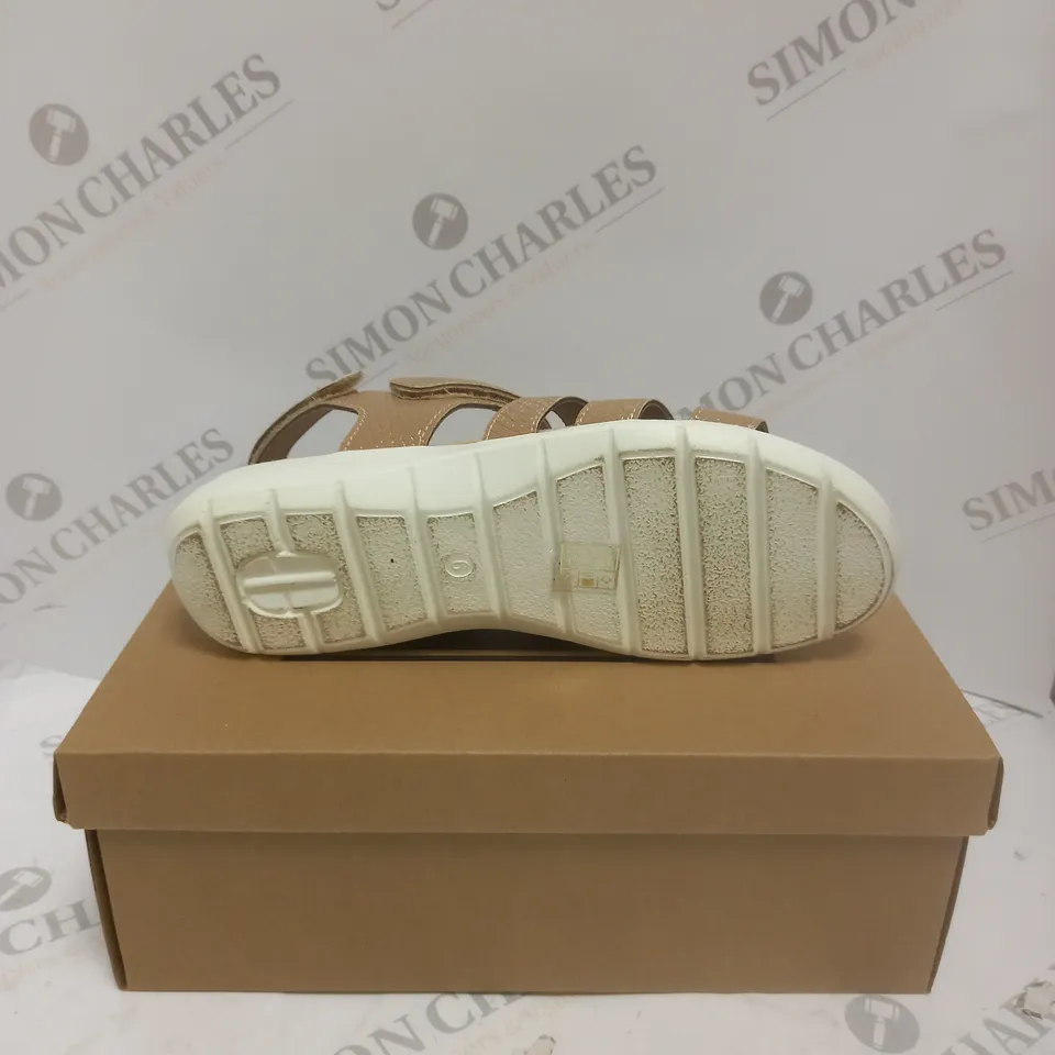 BOXED PAIR OF CUSHION WALK ONE TOUCH CLOSE SANDALS IN TAN - SIZE 6 
