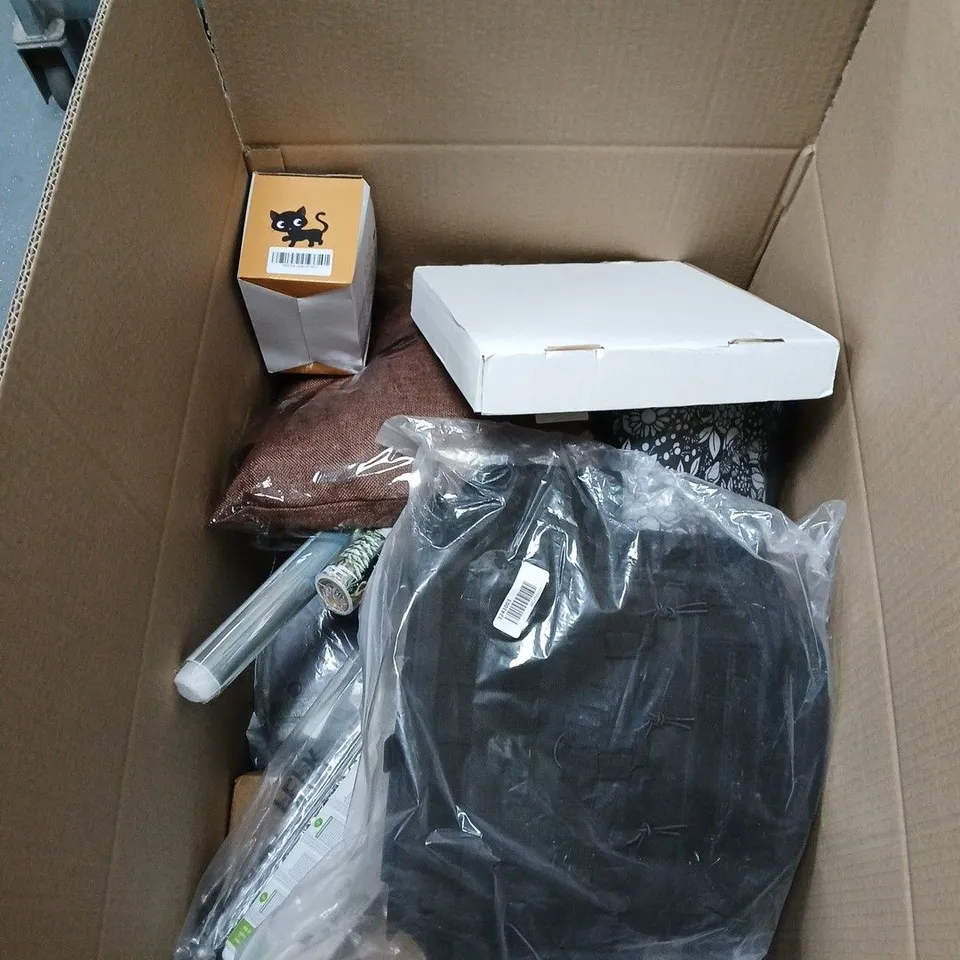 BOX OF APPROXIMATELY 15 ASSORTED HOUSEHOLD ITEMS INCLUDING WIRELESS SPEAKER , HIGHLIGHTER PENS AND KITTY SPOUT FILTERS 