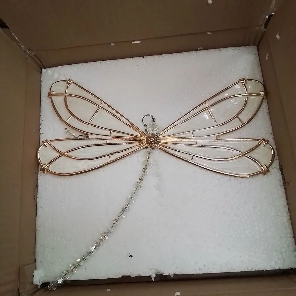 BOXED CRYSTAL DRAGONFLY WALL DECOR PIECE 