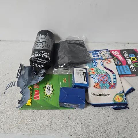 APPROXIMATELY 15 ASSORTED HOUSEHOLD ITEMS TO INCLUDE GLUE TRAP, STARPIN SLATE GREY POLYMER HEAD RING SHANK PIN, ETC