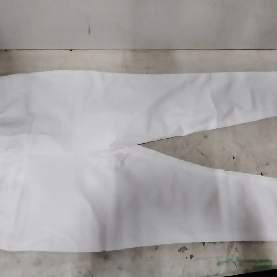 BOX CONTAINING  9 PCS YELLOW CARDIGAN SIZE M AND 10 PAIRS MR MAX LEGGINGS SIZE XL , WHITE 