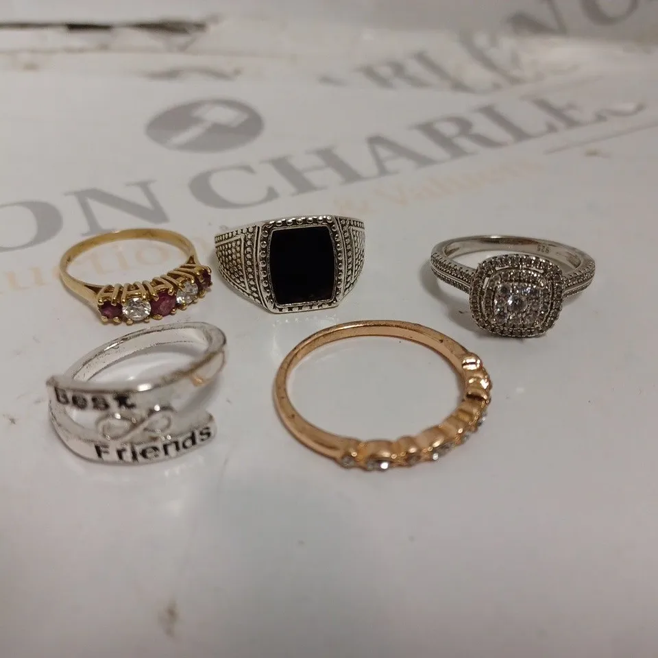 5 X ASSORTED LOOSE RINGS IN VARIOUS DESIGNS 