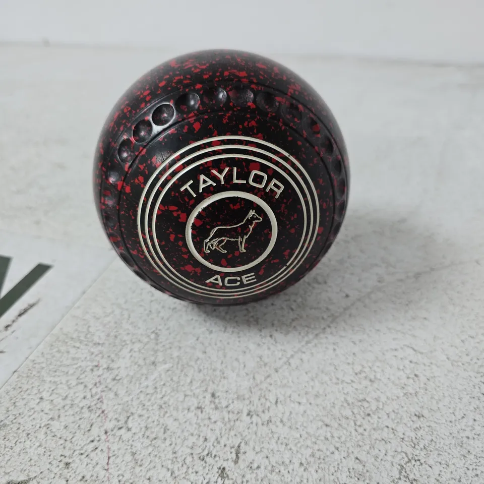 THOMAS TAYLOR ACE – MADE IN SCOTLAND – SIZE 2 OUTDOOR / INDOOR BOWLING BALL