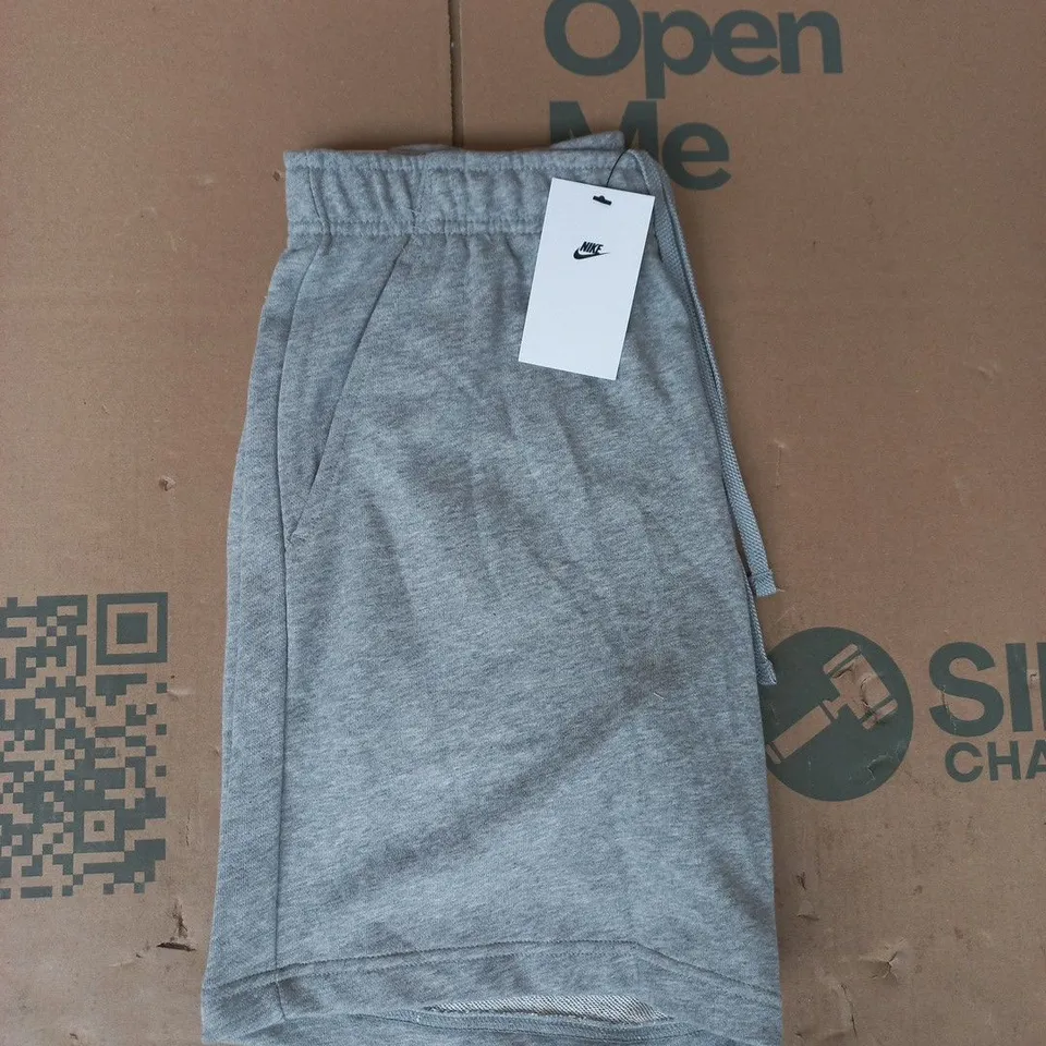 NIKE STANDARD FIT SHORTS IN GREY SIZE MEDIUM