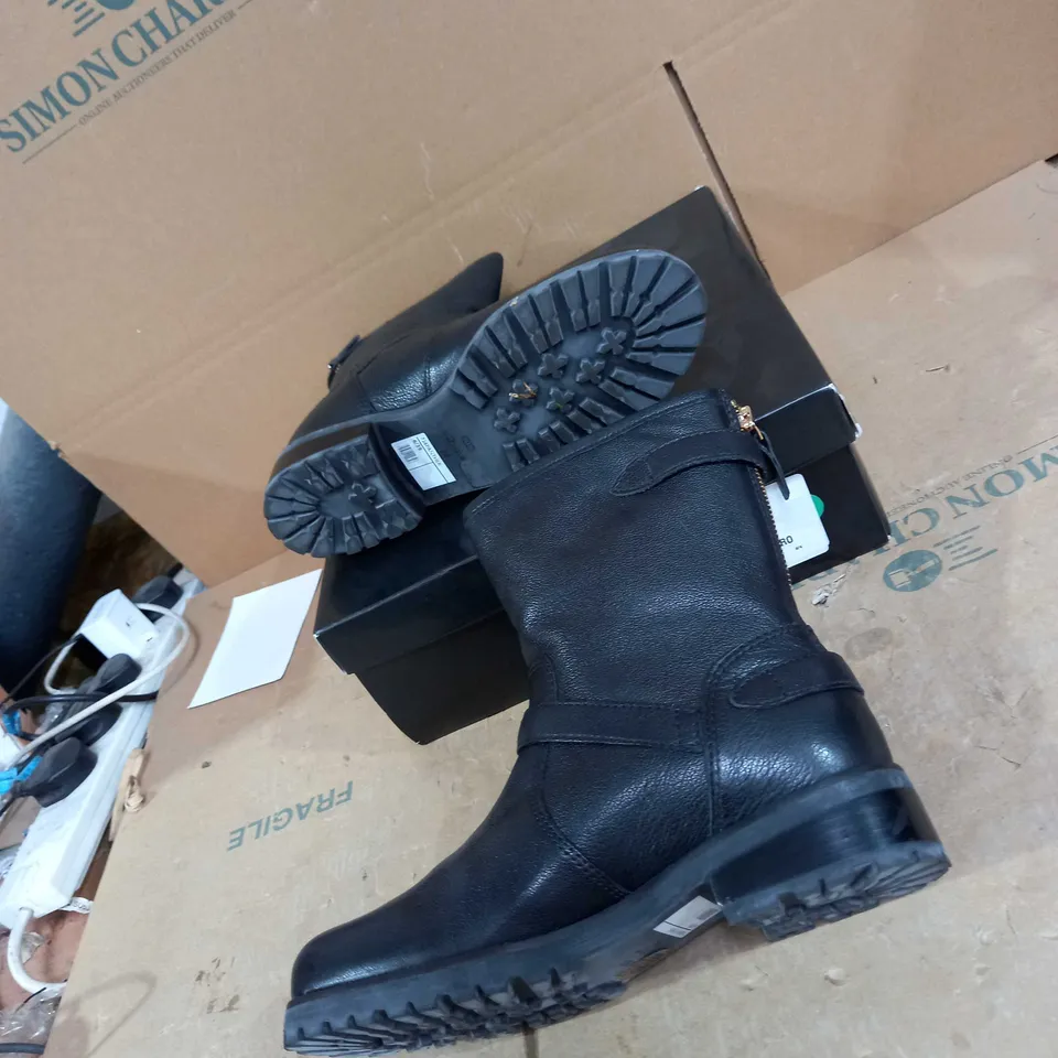 DUNNE PULL ON BIKER BOOT SIZE 6