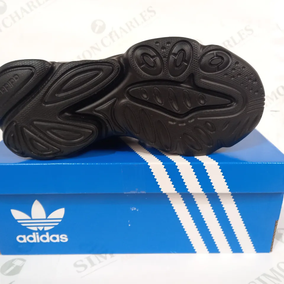 BOXED PAIR OF ADIDAS OZWEEGO C SHOES IN BLACK UK SIZE 2