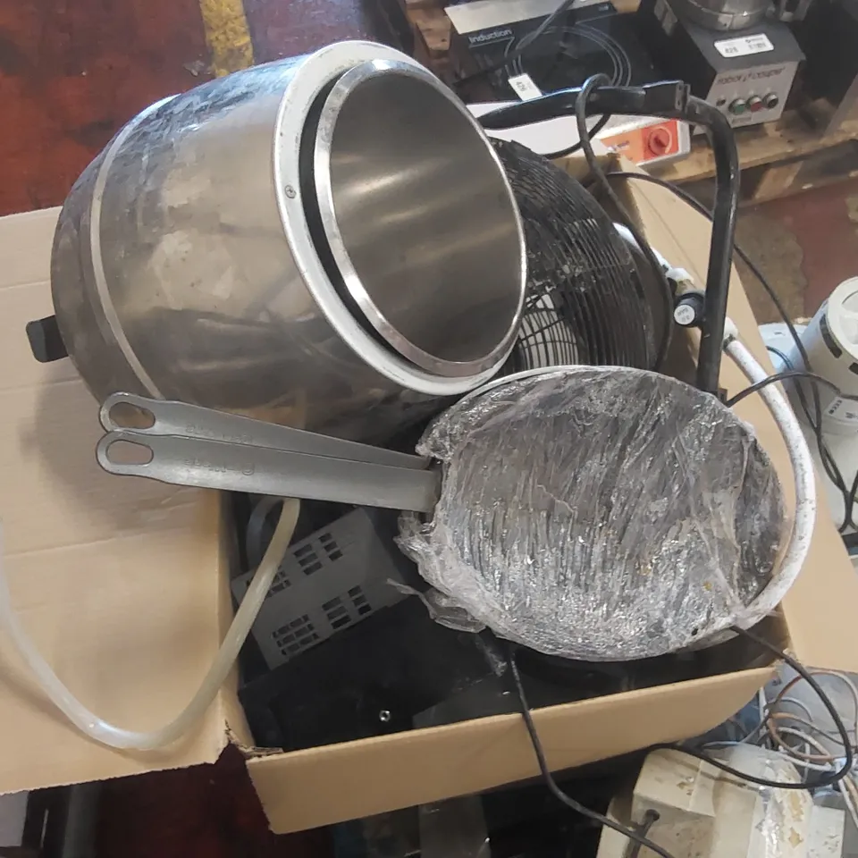 PALLET CONTAINING A LARGE QUANTITY OF ITEMS INCLUDING RESTAURANT LIGHTS, FAN, CHOPPING BOARDS ECT