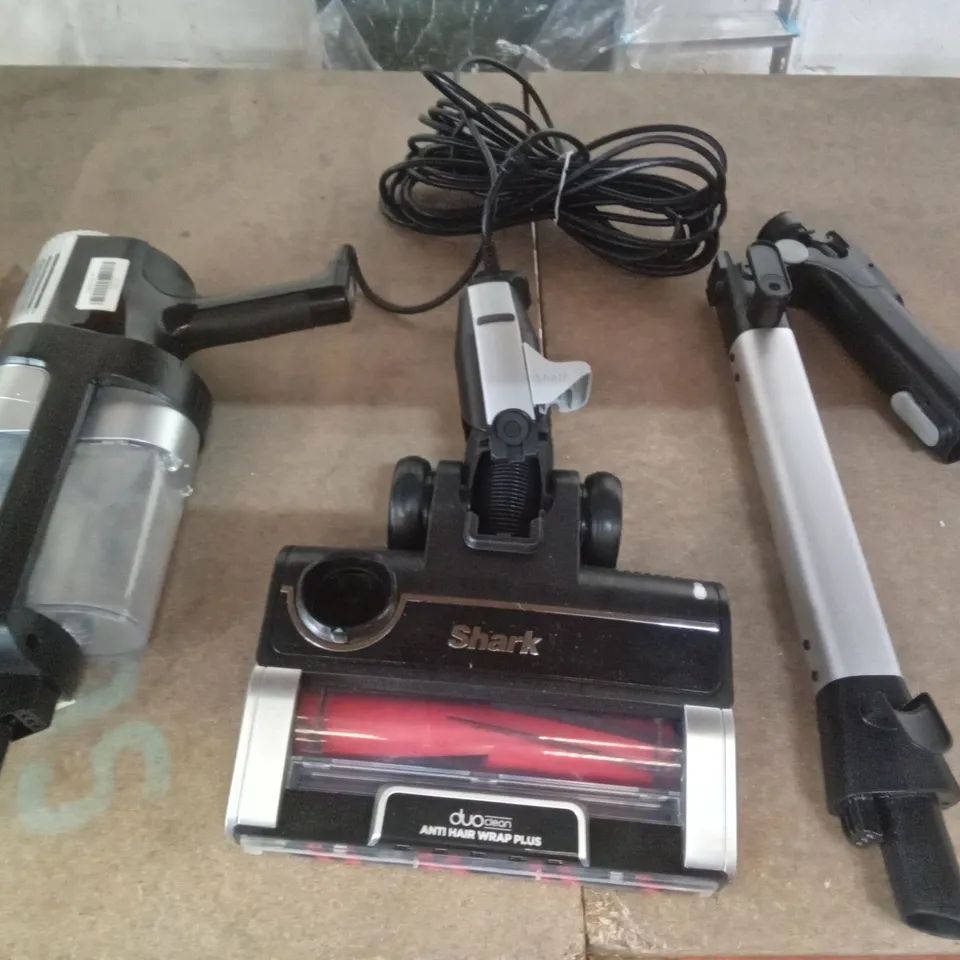 BOXED SHARK STRATOS ANTI HAIR WRAP PET PRO VACUUM CLEANER