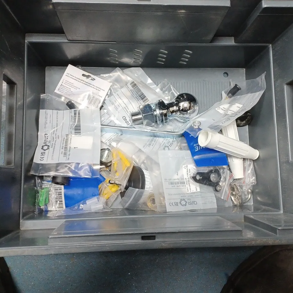 LOT CONTAINING VARIOUS HOUSEHOLD ITEMS TO INCLUDE; GOSPEL OF MARK, MOLE GRIPS YALE LOCK ETC.