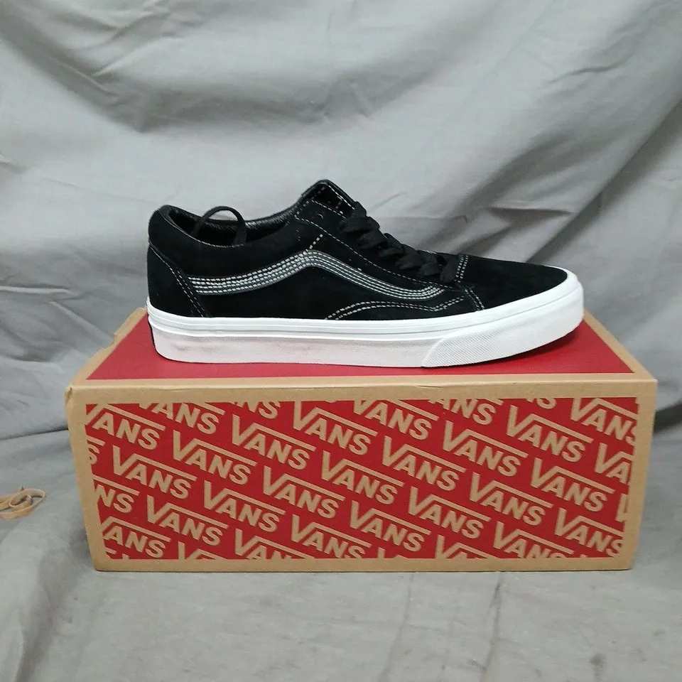 VANS SNEAKERS – BLACK SUEDE, WHITE SOLE - SIZE 5