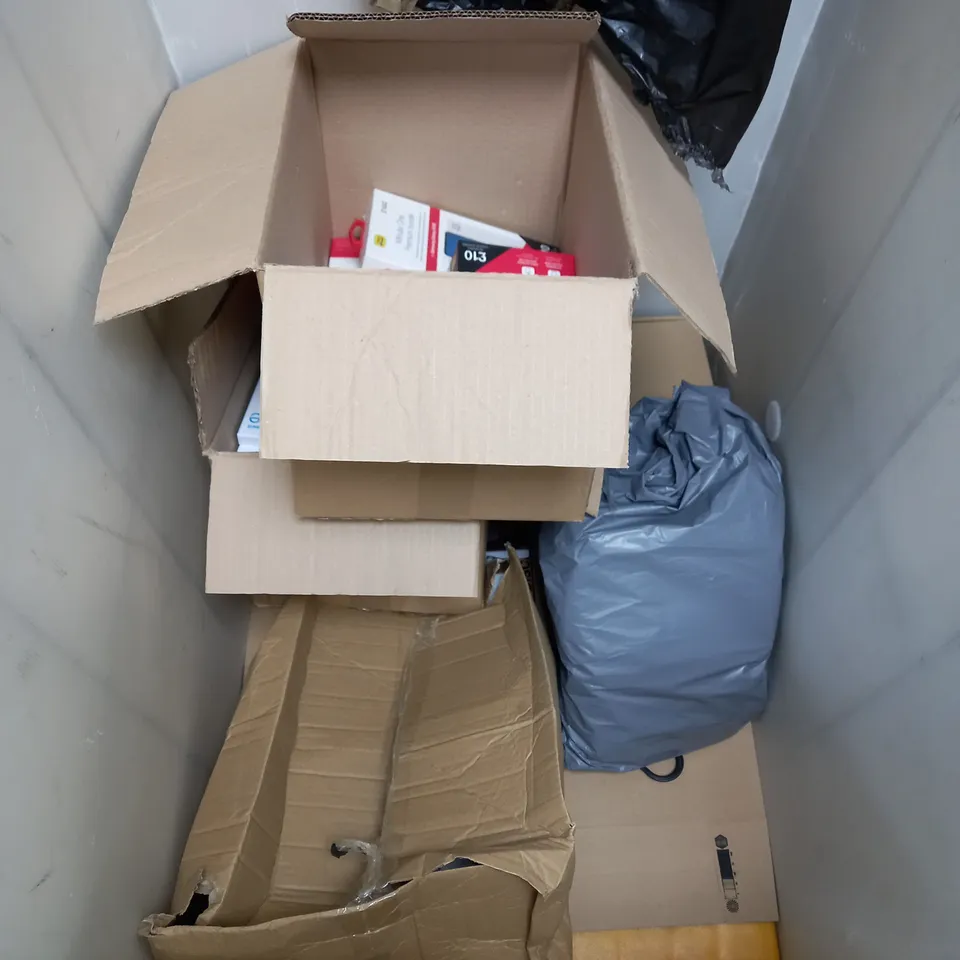 CAGE OF ASSORTED ITEMS TOO INCLUDE CARRYING CASES , CASES FOR SAMSUNG GALAXY AND SCREEN PROTECTORS FOR HUAWEI P30