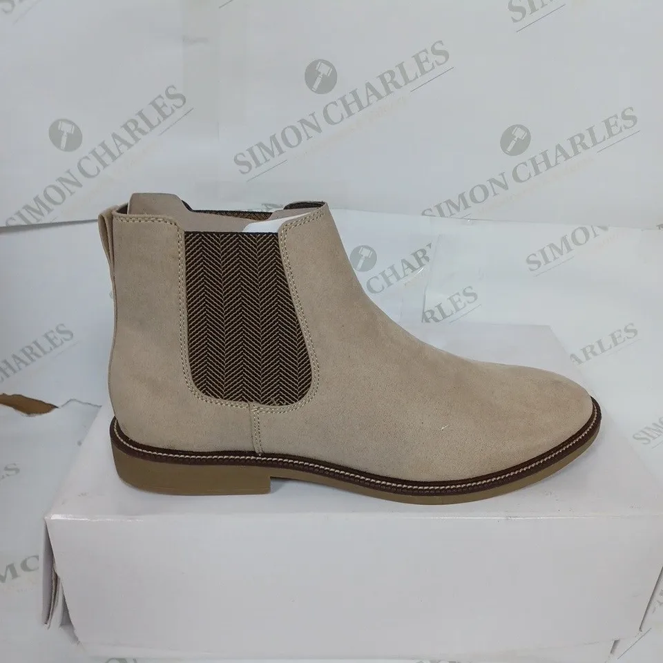 BOXED MENS MARSH MICROSUEDE SHOES IN SAND SIZE 10