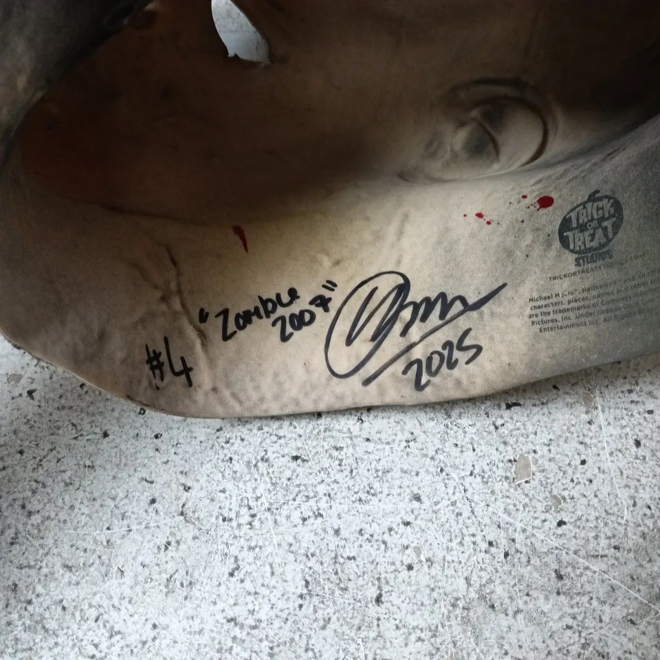 SIGNED TRICK OR TREAT STUDIOS HALLOWEEN MICHAEL MYERS MASK (ROB ZOMBIE 2007 FILM)