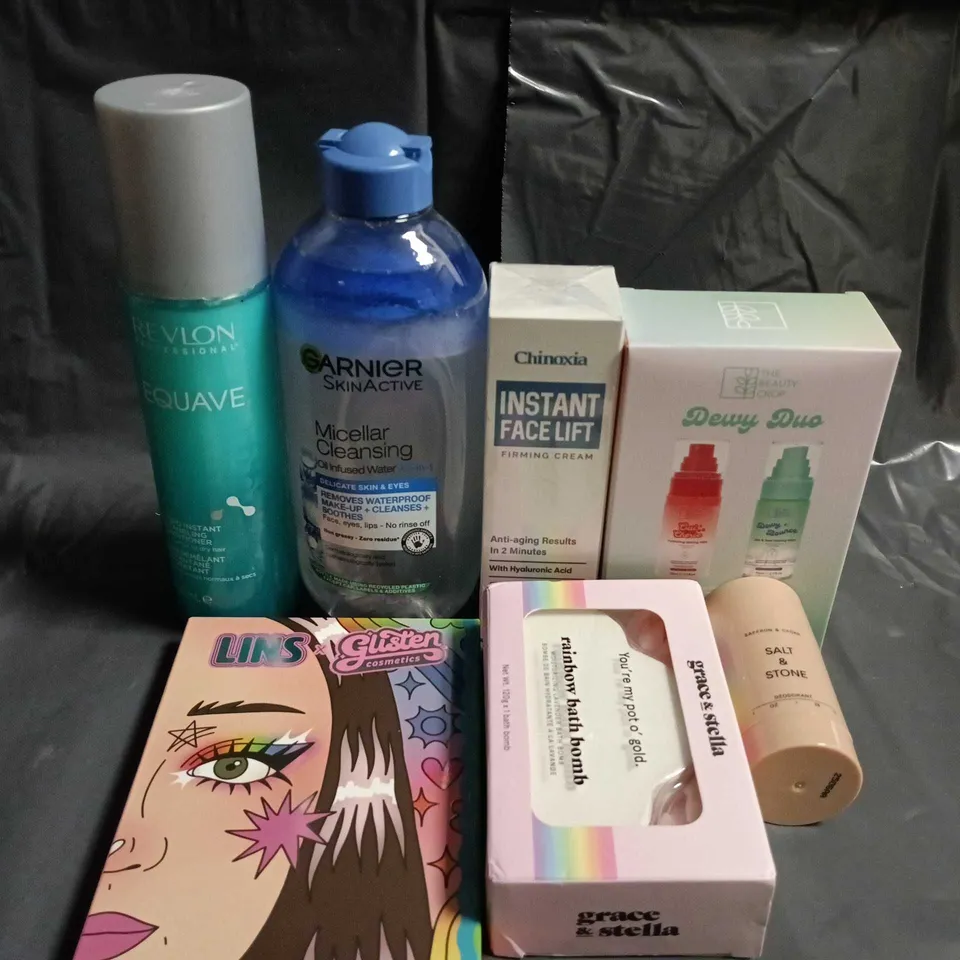 APPROXIMATELY 15 ASSORTED HEALTH & BEAUTY PRODUCTS TO INCLUDE BATH BOMBS, WET LINER AND REVLON