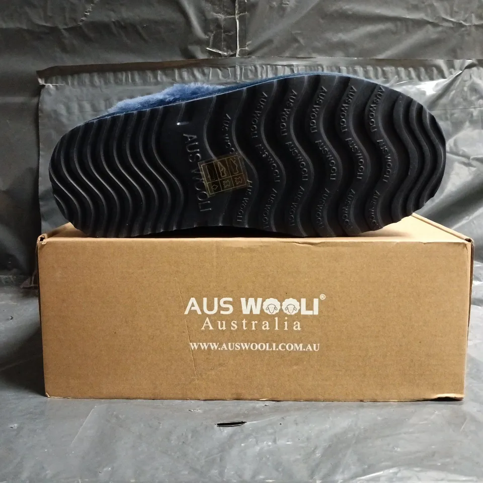 BOXED PAIR OF AUS WOOLI SYDNEY SLIPPERS IN NAVY SIZE UK UK 6