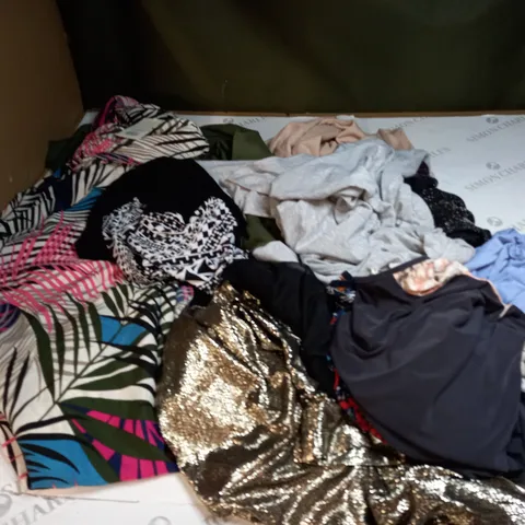 BAG OF APPROX 10 ASSORTED CLOTHING ITEMS TO INCLUDE - MAISON DE NIMES - EMELIA