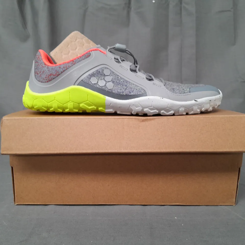 BOXED PAIR OF VIVOBAREFOOT PRIMUS TRAIL III SHOES IN ULTIMATE GREY UK SIZE 5