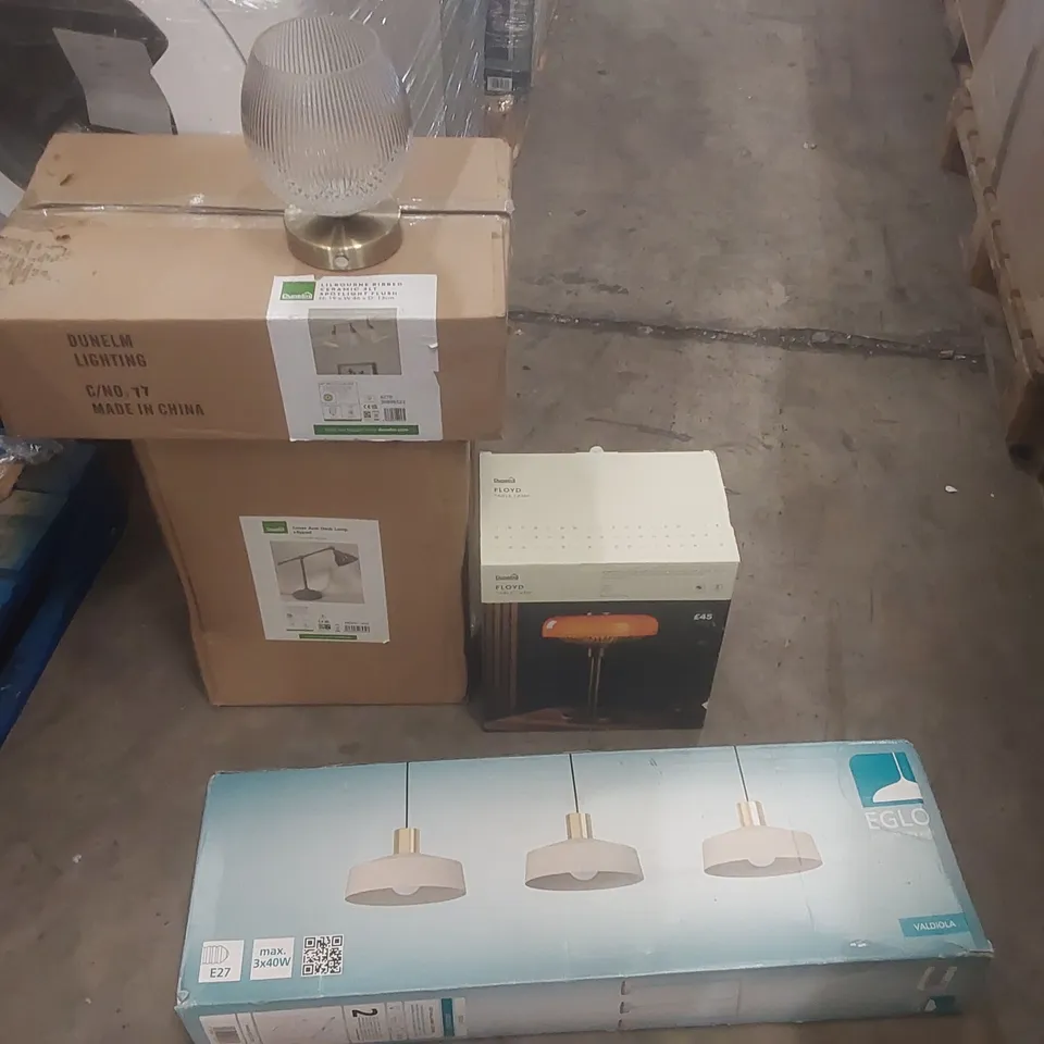 PALLET CONTAINING A VERY LARGE QUANTITY OF ASSORTED DESIGNER LIGHTING PRODUCTS TO INCLUDE: DESK LAMP, CEILING LIGHTS, TABLE LAMP ECT