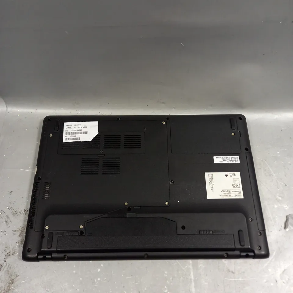 FUJITSU LIFEBOOK A555 LAPTOP IN BLACK