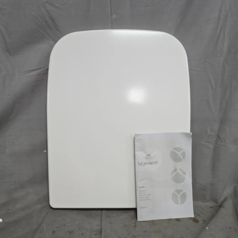 BOXED BLUMFELDT TOILET SEAT