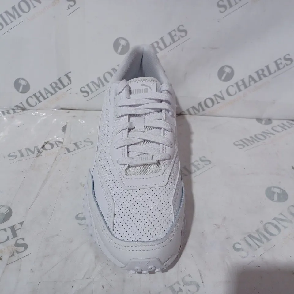 BOXED PAIR OF PUMA TRAINERS IN WHITE UK SIZE 8 