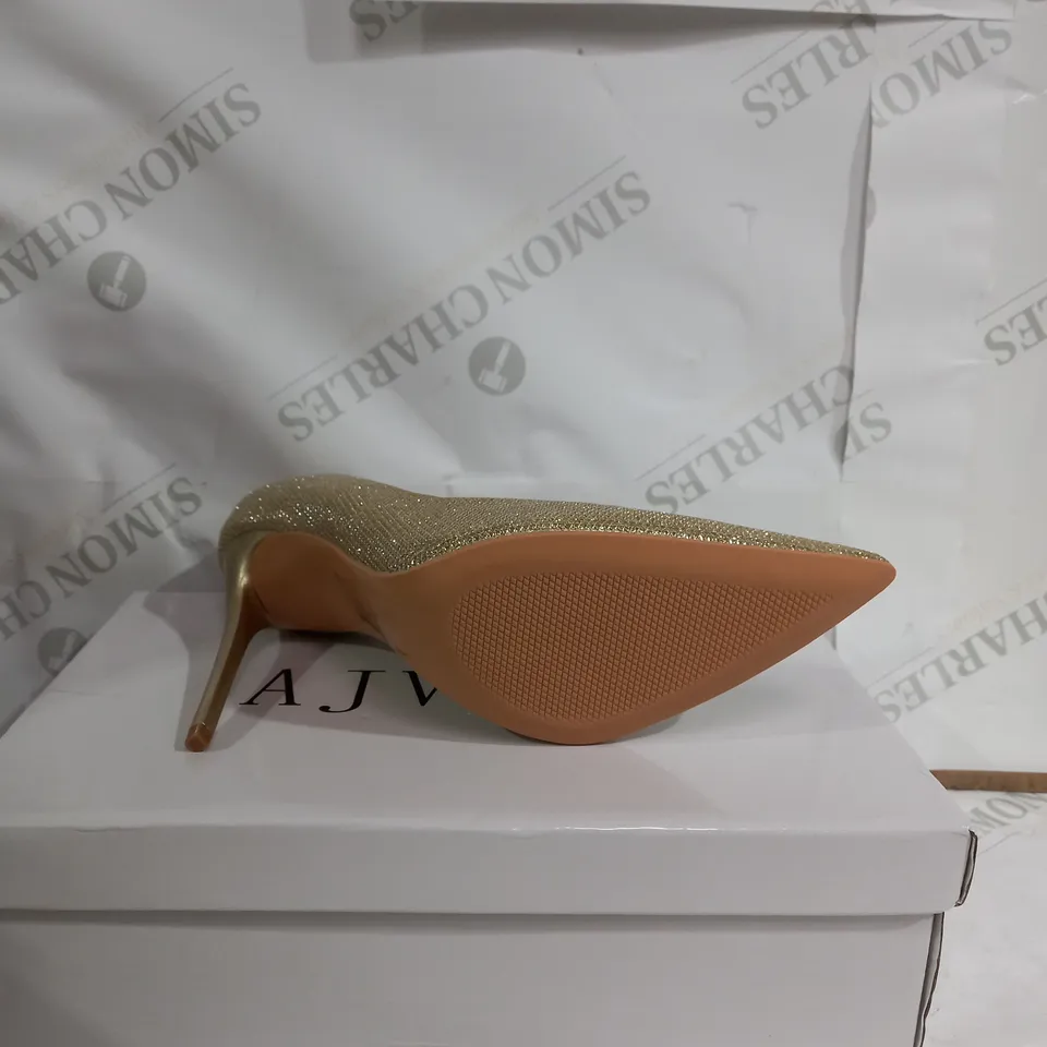 PAIR OF AJVANI SNOSH1 IN GOLD SHIMMER- UK SIZE 5