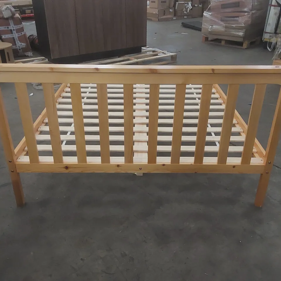 JACLIN BED FRAME SIZE: DOUBLE (4'6) COLOUR: CARAMEL