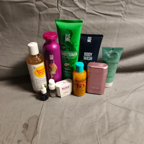 APPROXIMATEY 20 ASSORTED HEALTH AND BEAUTY PRODUCTS TO INCLUDE - GIVE ME BLONDE SHOT - TROPIC PORE-CLEANSING SERUM - OUAI HAIR OIL - ETC