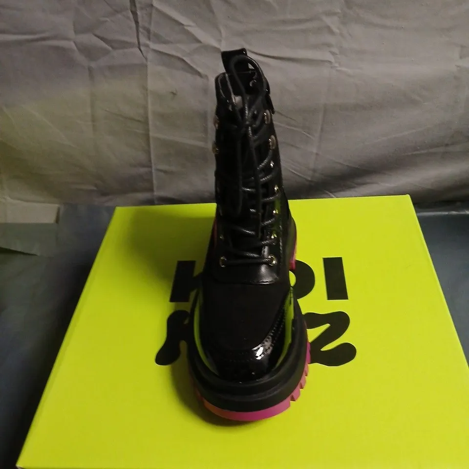 KOI KIDZ BLACK PATENT & SUEDE PLATFORM BOOTS WITH PINK FLAME SIDE PANELS – SIZE 11