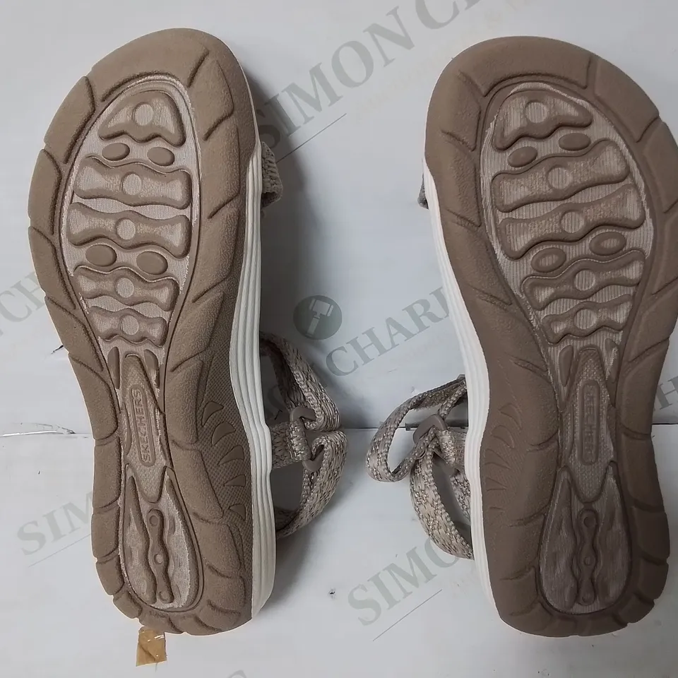 SKECHERS ARCH COMFORT SANDALS - SIZE UNSPECIFIED 