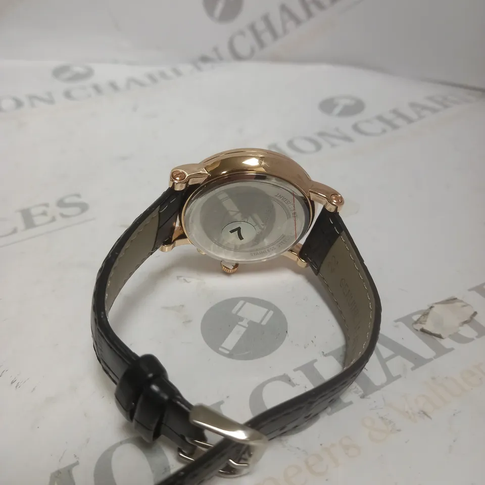 MENS LOUIS LACOMBE CHRONOGRAPH WATCH – MULTI FUNCTION DIAL WITH DATE – ROMAN NUMERAL DIAL – LEATHER STRAP 